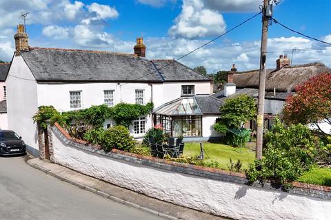 4 bed property, in Rectory Road, £375,000
