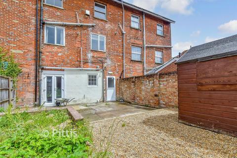 1 bed property, in St. James Street, £90,000