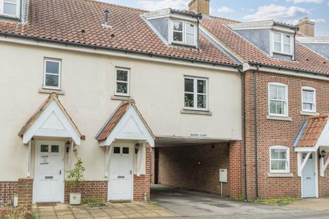 2 bed property, in Tavern Court, £220,000