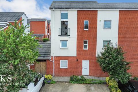 2 bed property, in Wildhay Brook, £130,000