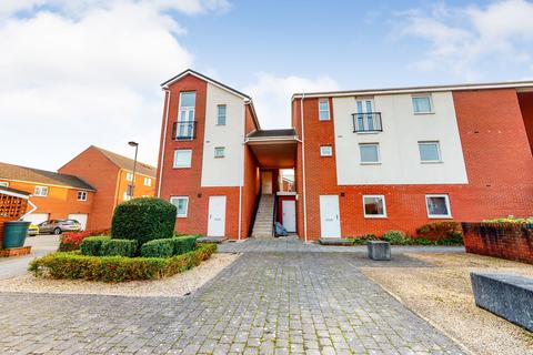 2 bed property, in Wildhay Brook, £125,000
