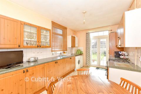 3 bed property, in Westbourne Road, £230,000