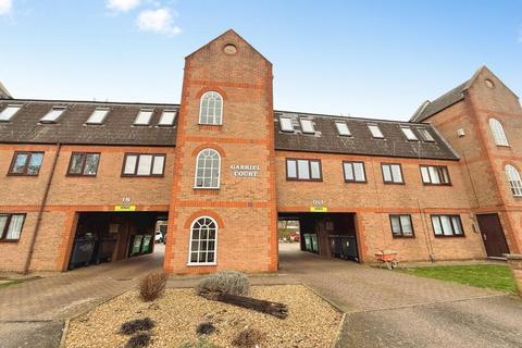 2 bed property, in Fletton Avenue, £100,000