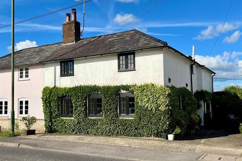 3 bed property, in High Road, £399,950