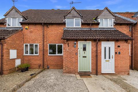 2 bed property, in Deerhurst Place, £225,000