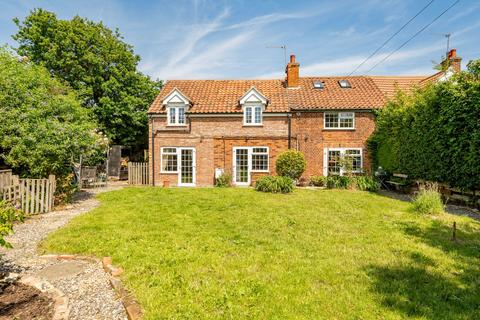 6 bed property, in The Loke, £475,000
