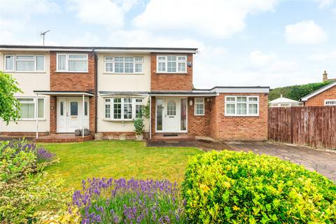 3 bed property, in River Court, £550,000