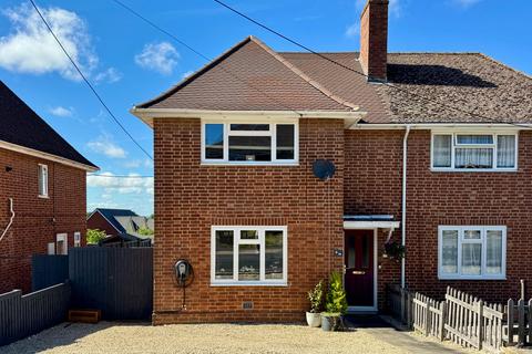 2 bed property, in Springfield Road, £325,000
