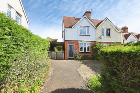 2 bed property, in Caunsall Road, £300,000