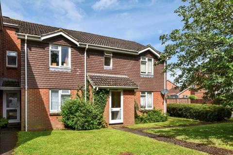 1 bed property, in Mimosa Close, £120,000