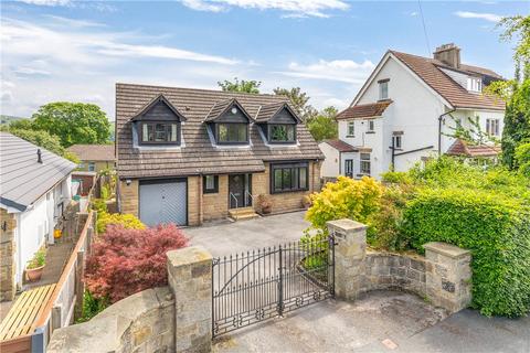 4 bed property, in Southfield Road, £525,000