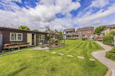4 bed property, in Mill Road, £775,000