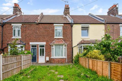 2 bed property, in Eastern Road, £295,000