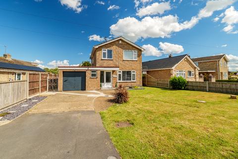 3 bed property, in Clenchwarton, £320,000