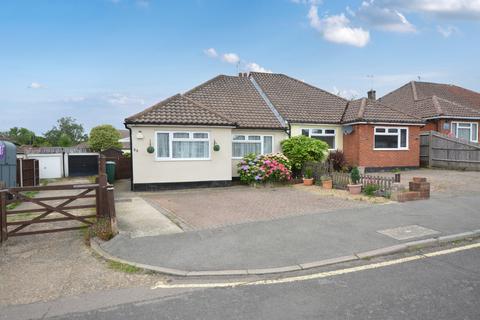 2 bed property, in The Crescent, £450,000