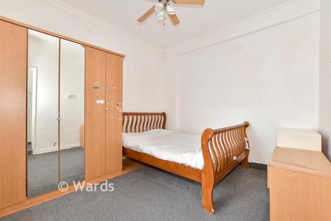 3 bed property, in Canterbury Road, £270,000