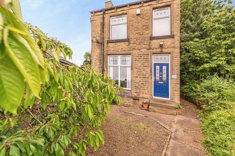 3 bed property, in Cowcliffe Hill Road, £270,000