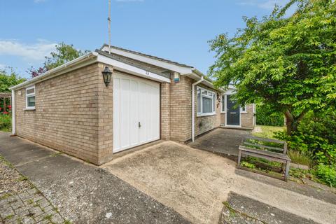 2 bed property, in Soame Close, £325,000