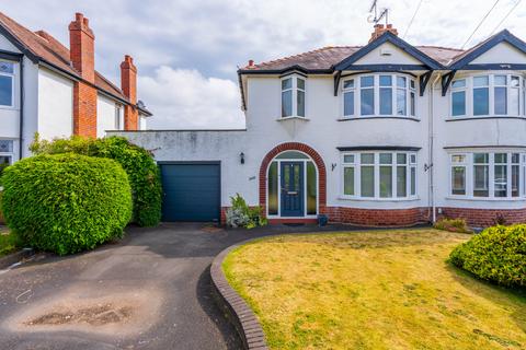 2 bed property, in Bewdley Road, £260,000