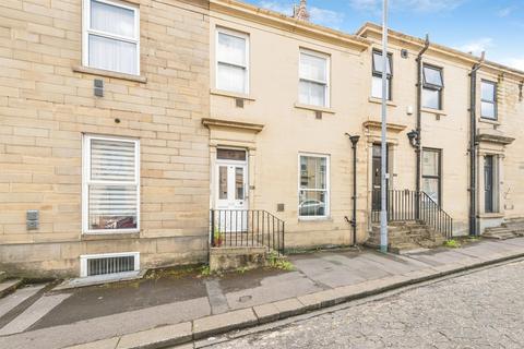 6 bed property, in Fitzwilliam Street, £325,000