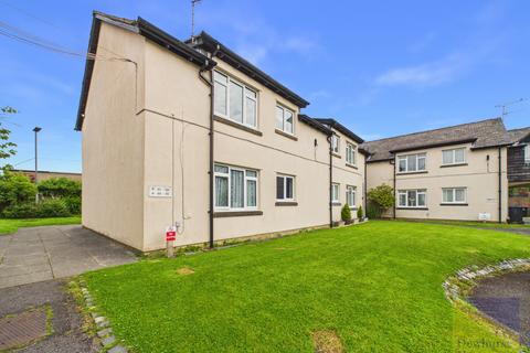 1 bed property, in Maple Road, £125,000