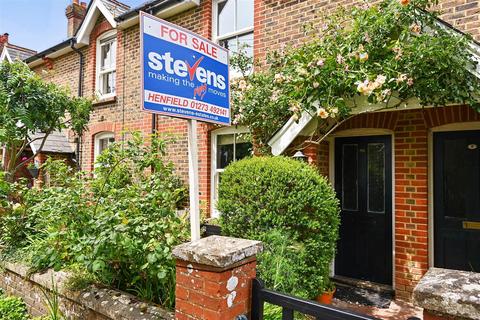 2 bed property, in Park Road, £460,000