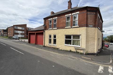 4 bed property, in 60 Wood Street, £200,000