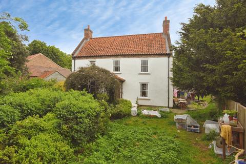 3 bed property, in North End, £350,000