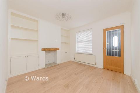 2 bed property, in Hill House Road, £275,000