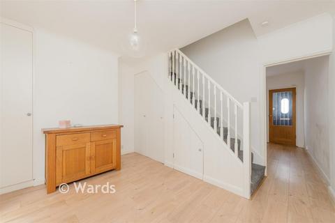 2 bed property, in Hill House Road, £275,000
