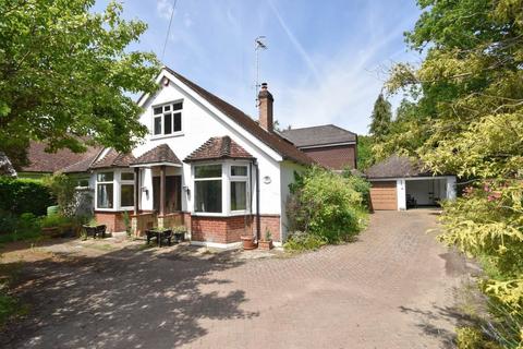 3 bed property, in Horley, £600,000
