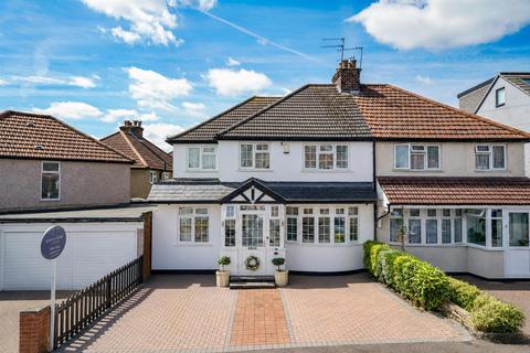 4 bed property, in Oakdene Road, £575,000