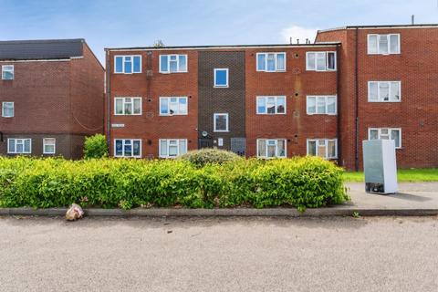 2 bed property, in Peel Drive, £95,000
