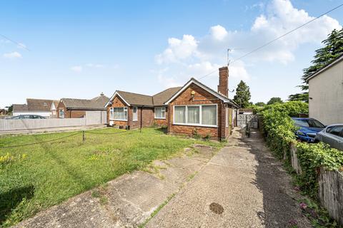 2 bed property, in Bampton Road, £335,000