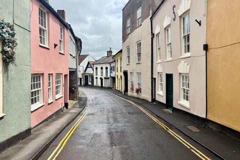 2 bed property, in High Street, £175,000