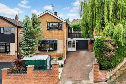 3 bed property, in County Road, £325,000
