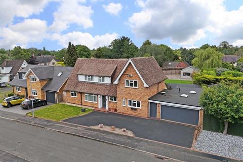 4 bed property, in Higher Green, £799,950