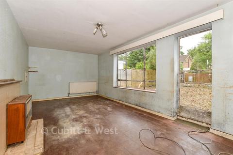 3 bed property, in Kirdford Close, £250,000