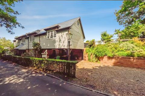 4 bed property, in Grove Hill, £660,000