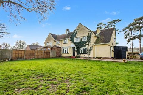 4 bed property, in Stanhoe Road, £400,000