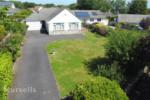 2 bed property, in Ballard Close, £425,000