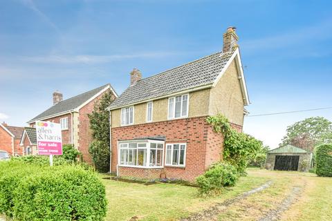2 bed property, in St. Ediths Marsh, £350,000