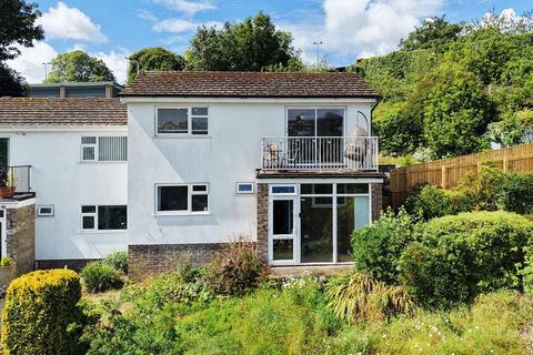 3 bed property, in The Mount, £300,000