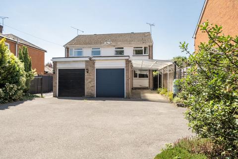 3 bed property, in Guildford Road, £525,000