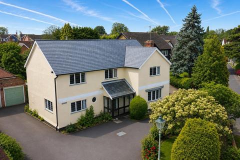 4 bed property, in Lucks Lane, £800,000