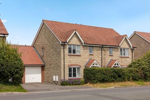 3 bed property, in Pudding Pie Lane, £375,000