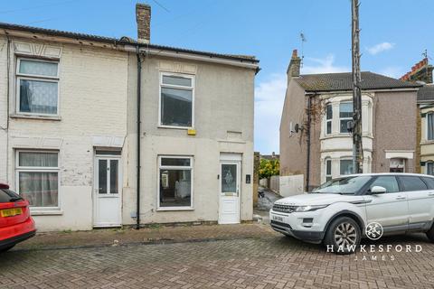 2 bed property, in Clyde Street, £180,000