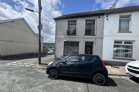 3 bed property, in Seward Street, £120,000