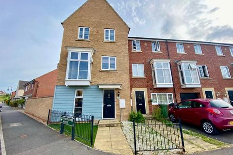 4 bed property, in Molyneux Square, £299,500