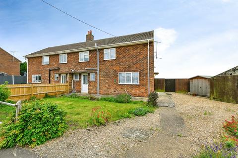 3 bed property, in Recreation Drive, £140,000